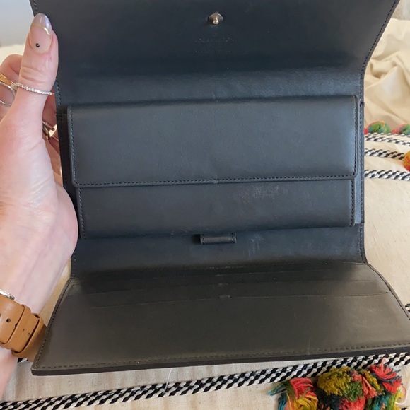 Authentic Louis Vuitton Gray Monogram Mat Vernis - Picture 4 of 12